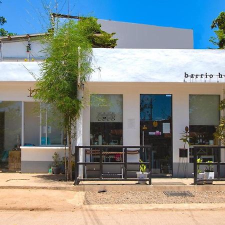 Hometel Barrio House Mactan มักตัน ภายนอก รูปภาพ