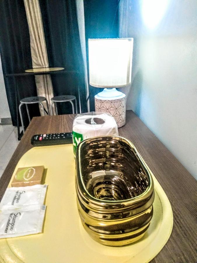Hometel Barrio House Mactan มักตัน ภายนอก รูปภาพ