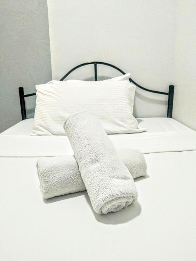 Hometel Barrio House Mactan มักตัน ภายนอก รูปภาพ